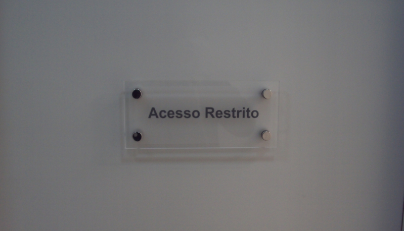 Atacado de Placa Residencial de Acrílico Transparente Rio Pequeno - Placa de Acrílico Personalizada