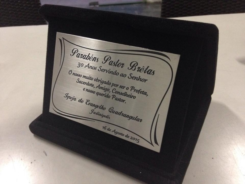 Placa com Gravação em Baixo Relevo em Aço Inox Freguesia do Ó - Placas de Aço Inox Adesivadas