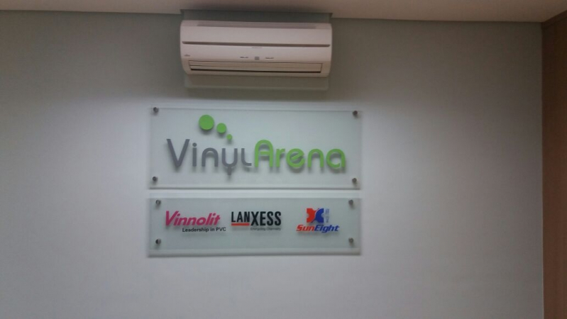 Placas de Acrílico Adesivadas Itaim Paulista - Placas com Gravação em Baixo Relevo em Aço Inox