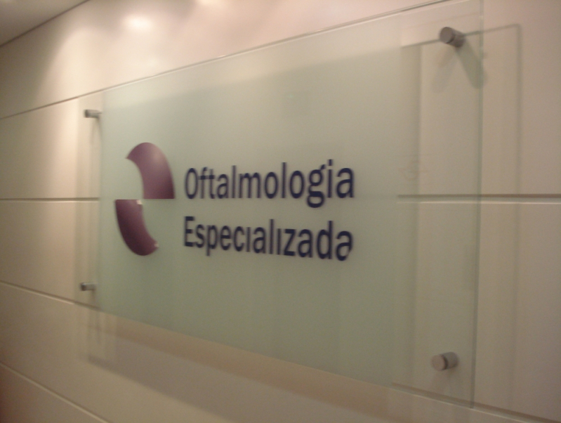 placa-residencial-de-acrilico-transparente