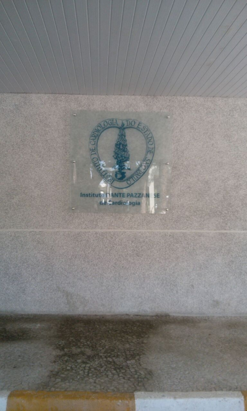 Placas de Vidro Adesivadas Freguesia do Ó - Placas com Gravação em Baixo Relevo em Aço Inox
