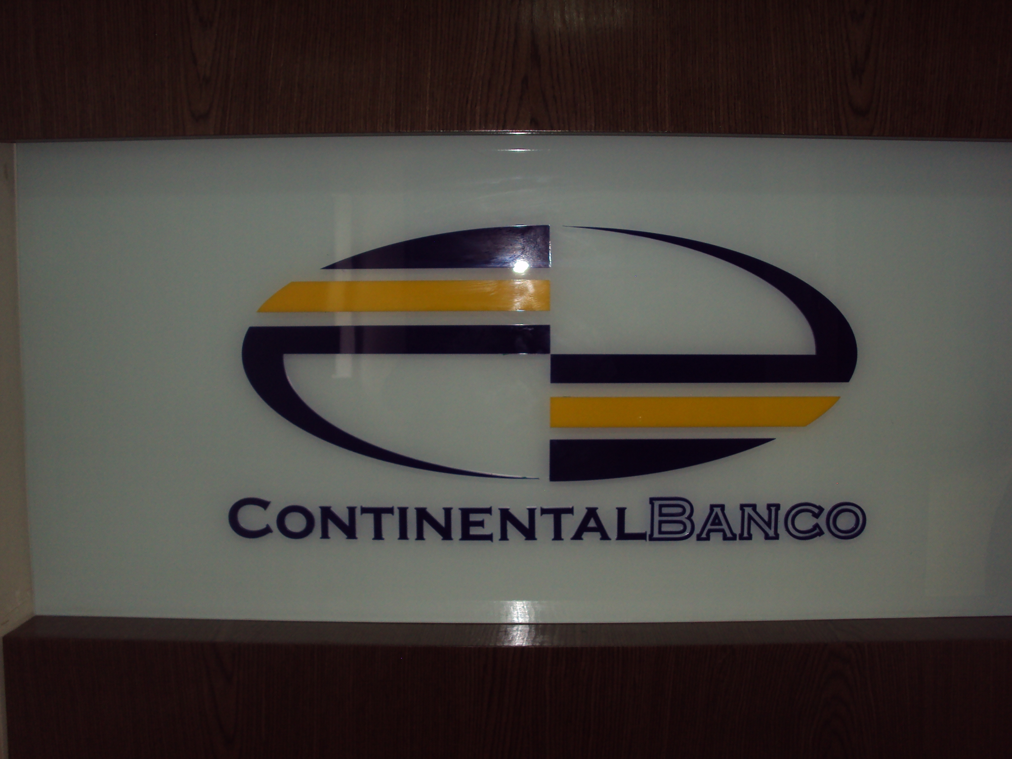 Logo em acrilico colorido